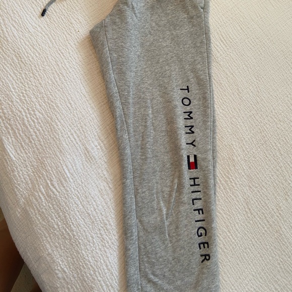 SOLD!!!! TOMMY HILFIGUER - Picture 2 of 4